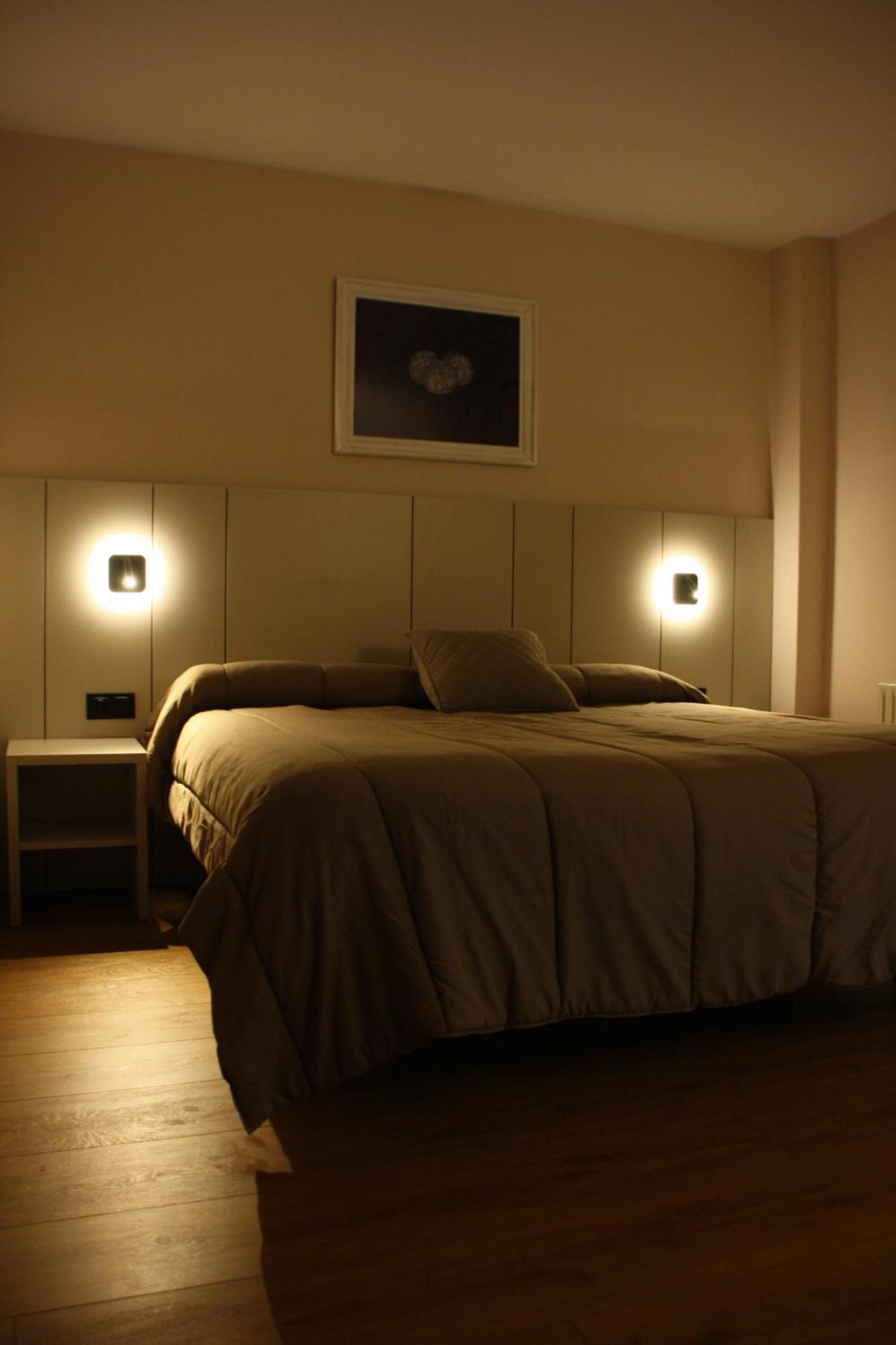Hostal Crisami Solsona Extérieur photo