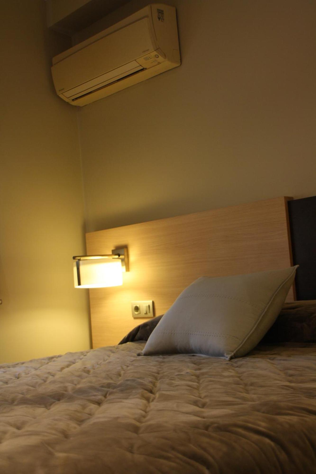 Hostal Crisami Solsona Extérieur photo