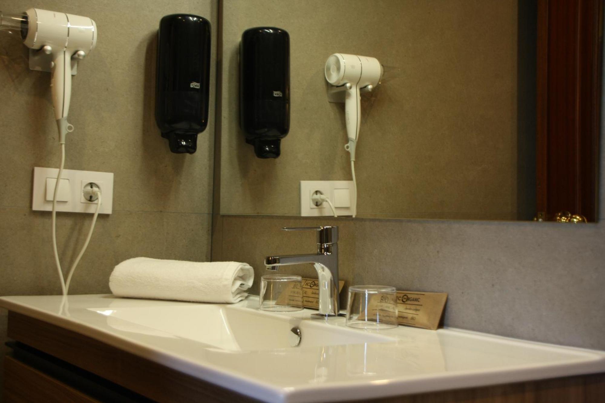 Hostal Crisami Solsona Extérieur photo