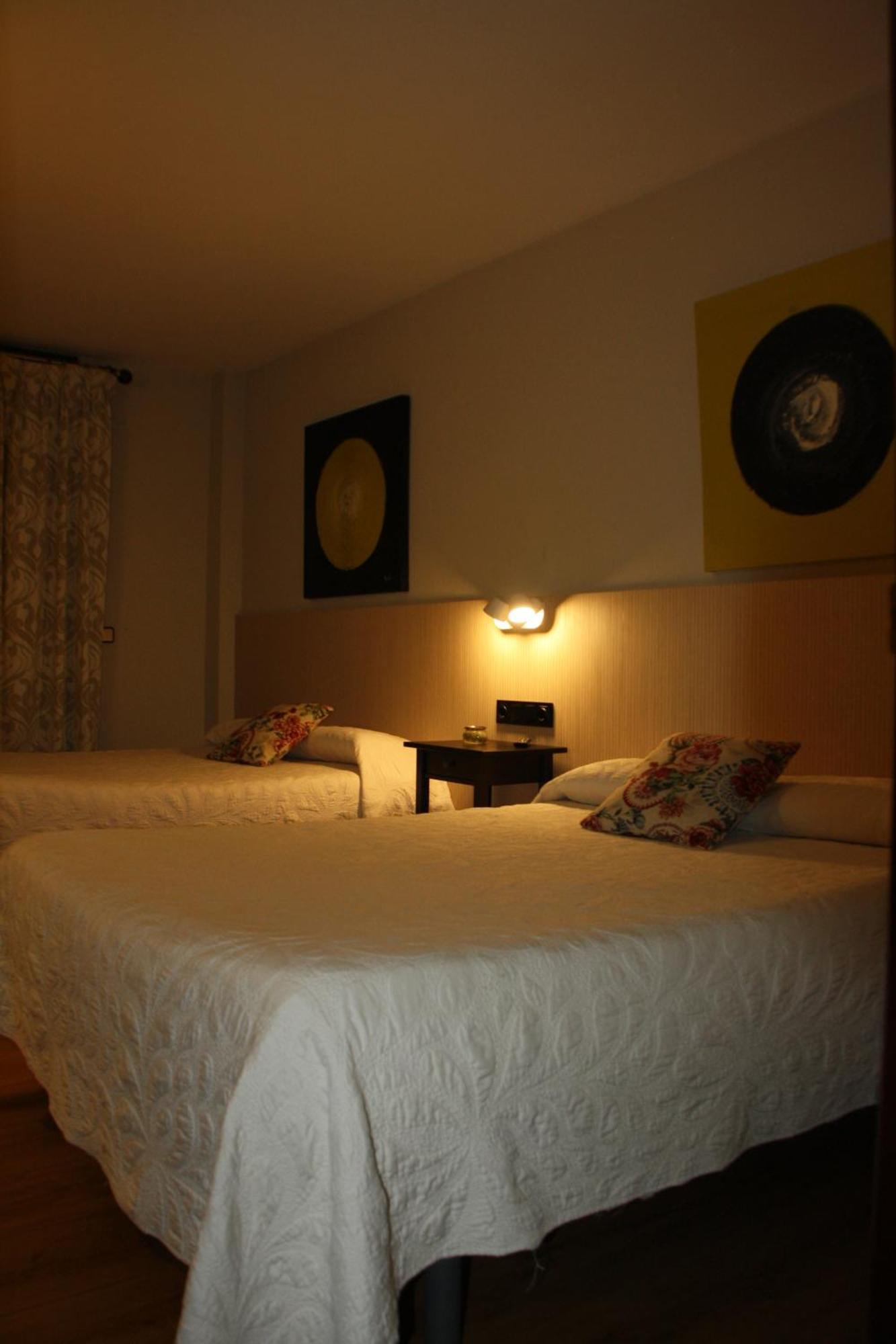 Hostal Crisami Solsona Extérieur photo
