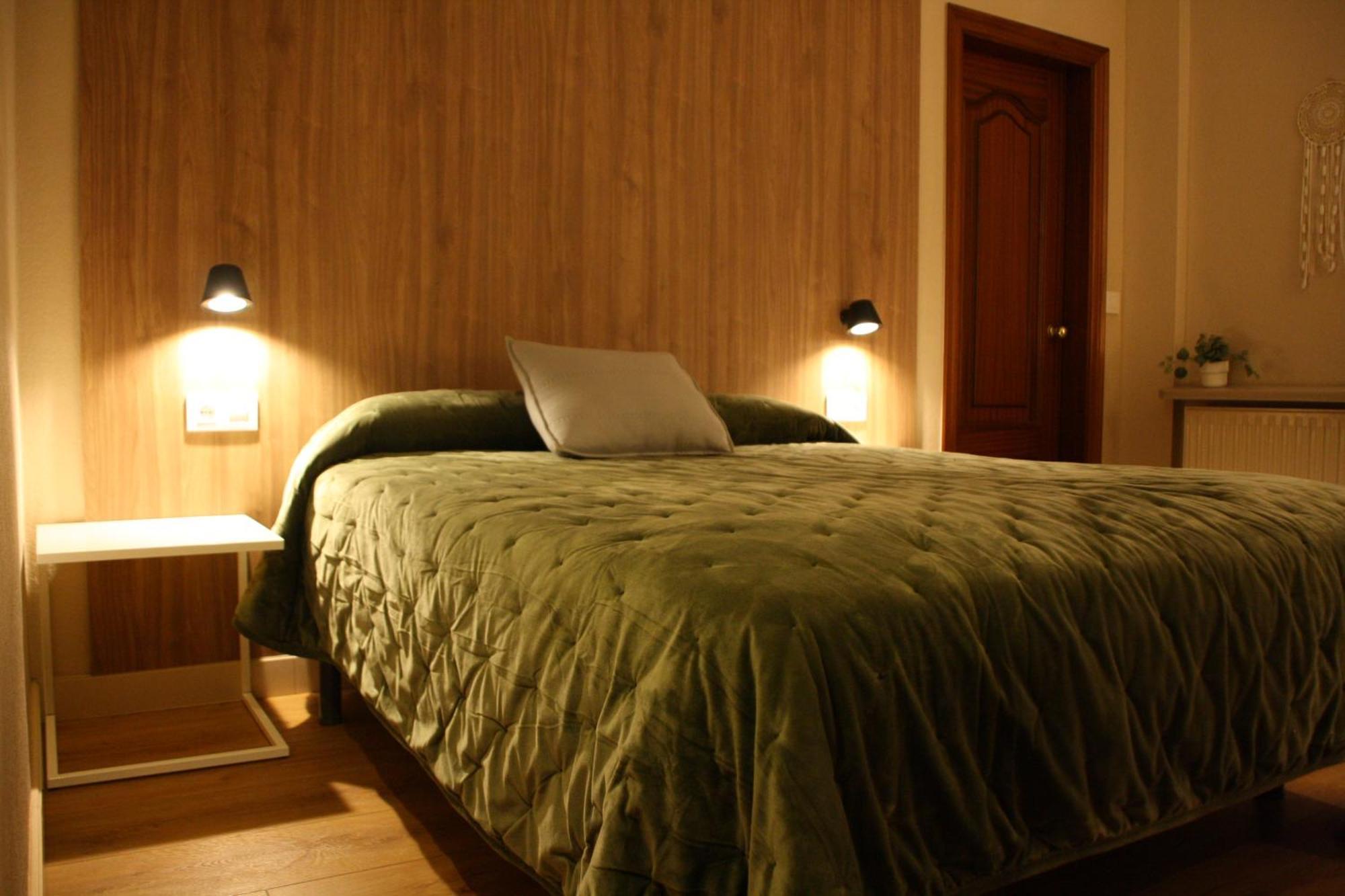 Hostal Crisami Solsona Extérieur photo